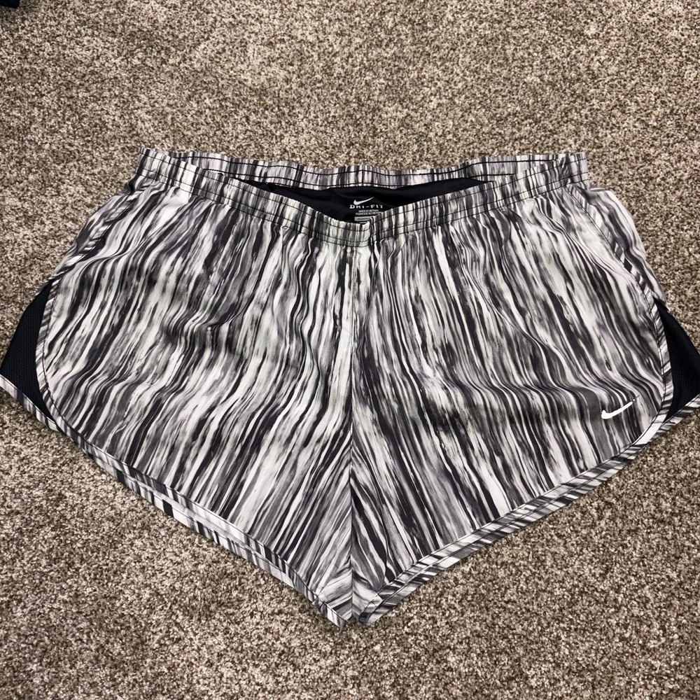 Nike Women's Multicolored Patterned Shorts XL
